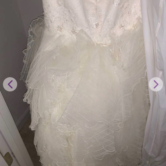 Wedding dress 👰🏻, formal, ruffle, rhinestone, and lace. - Picture 10 of 12